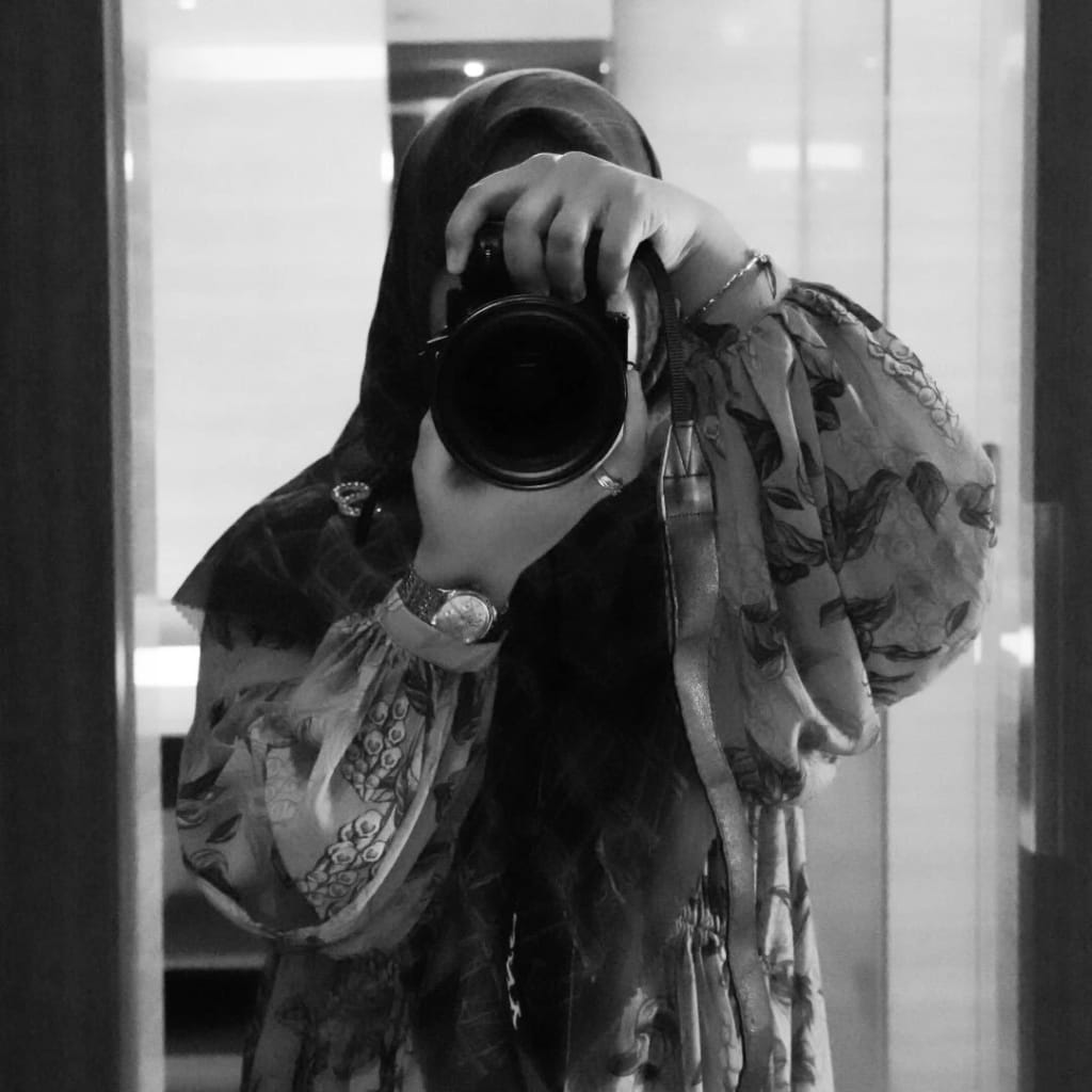 Asih Angger - Fotografer & Retoucher Profesional. Spesialis fotografi produk, potret, beauty, baby, dan event